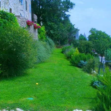 Ruine-motovun Kh Hébergement de vacances Motovun